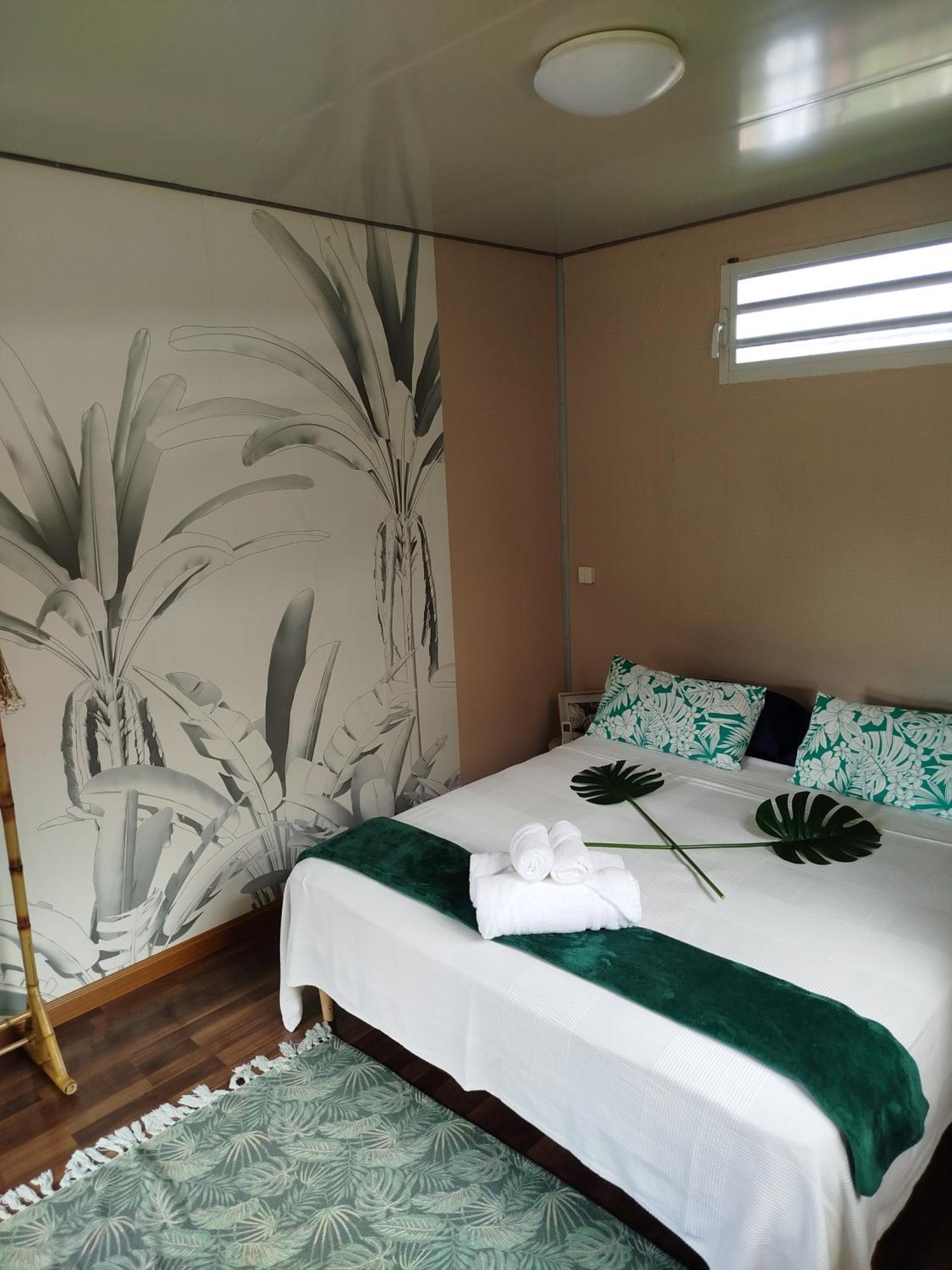 Natura Om Teahupoo Surf Lodge Toanoano Экстерьер фото